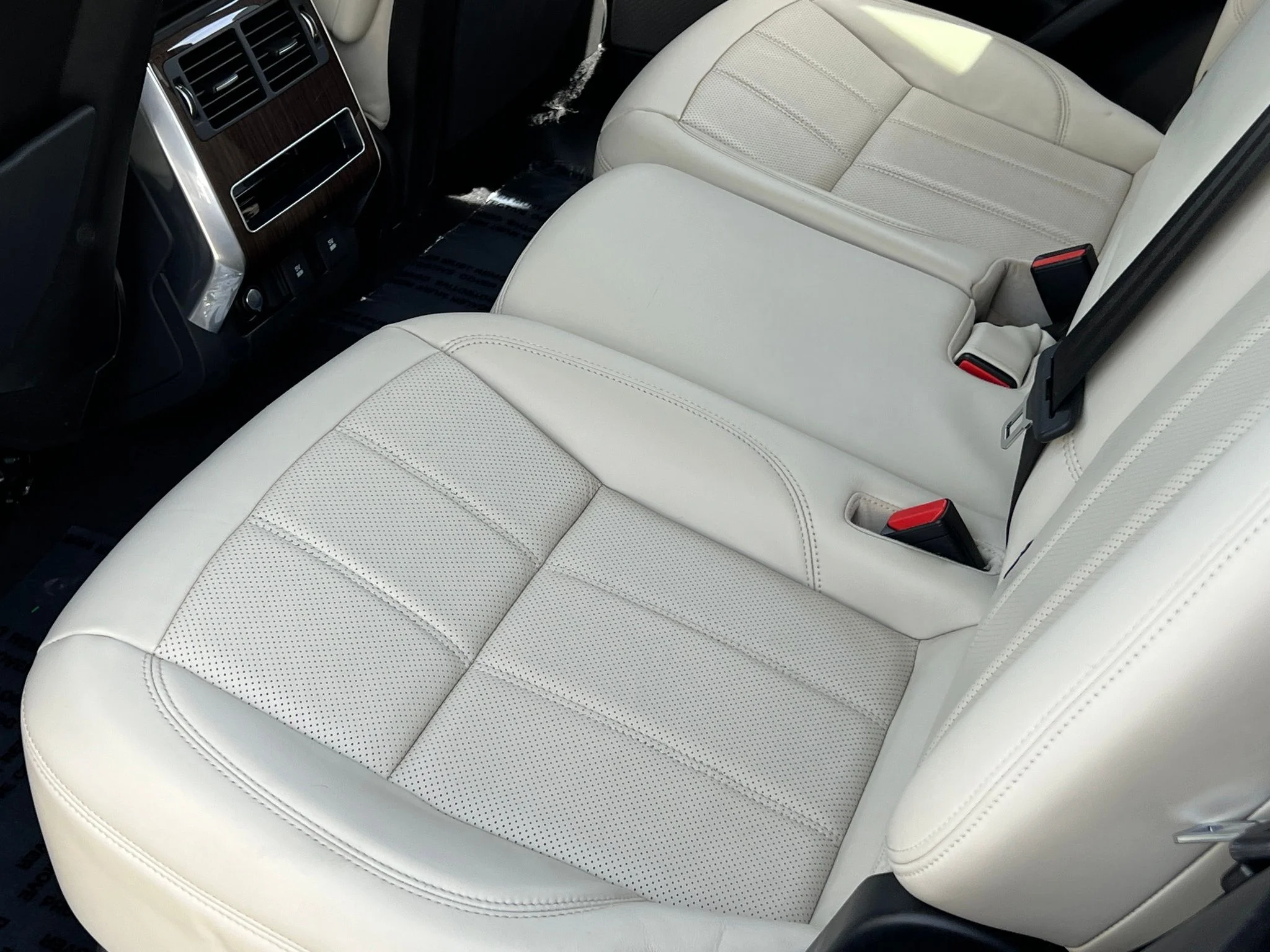 Used 2019 Blue Land Rover HSE image 18