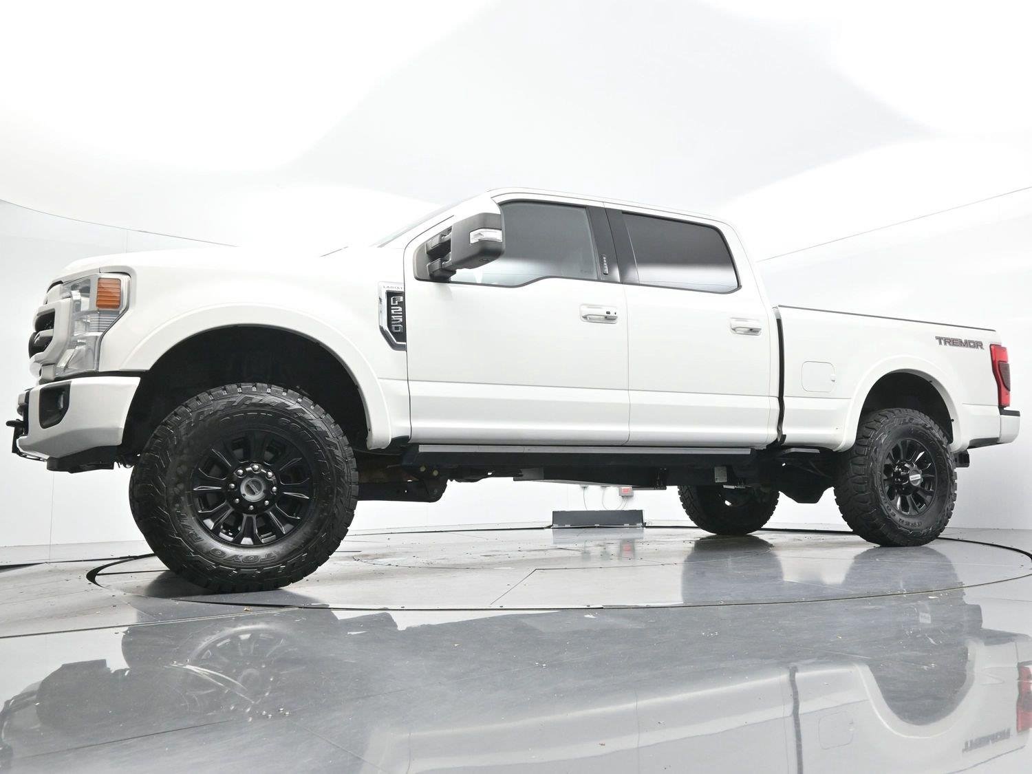 Used 2022 Star White Metallic Tri-Coat Ford LARIAT image 49