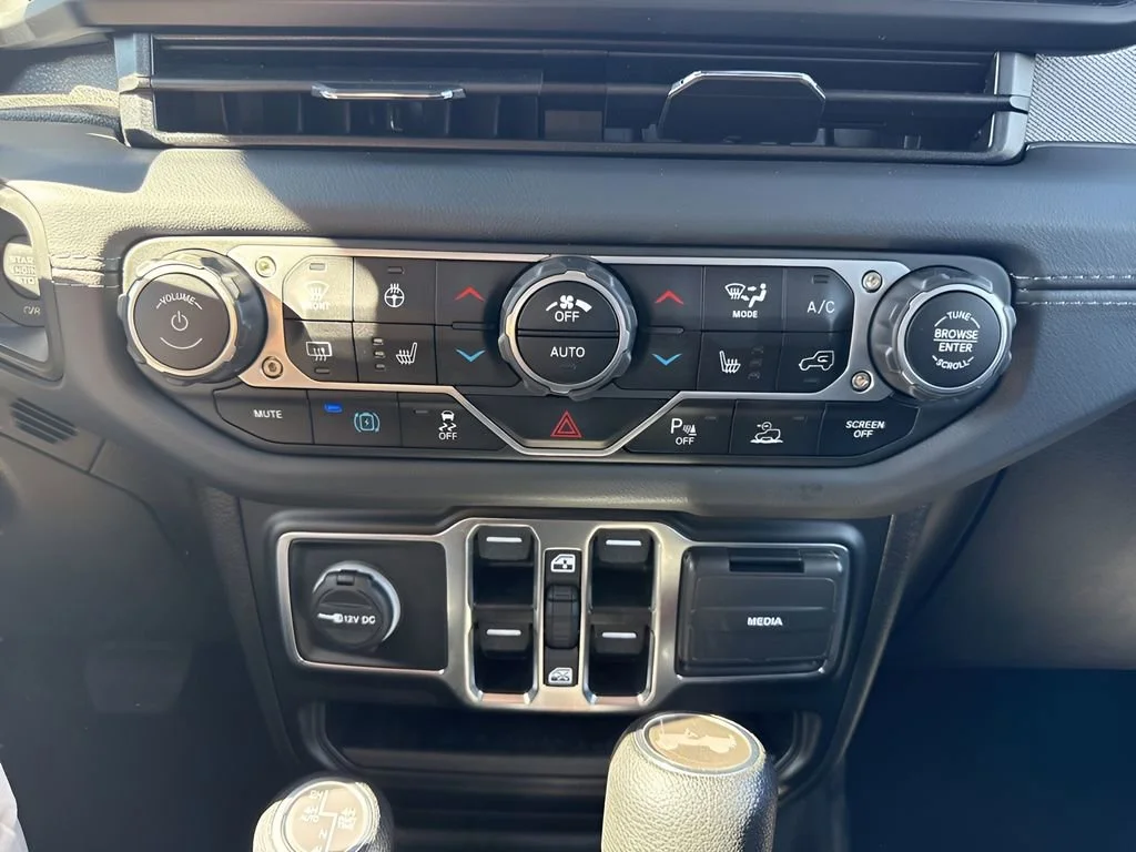 Used 2025 Red Jeep Sahara image 19