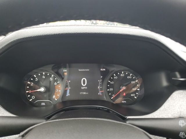 Used 2023 Silver Jeep Latitude image 24