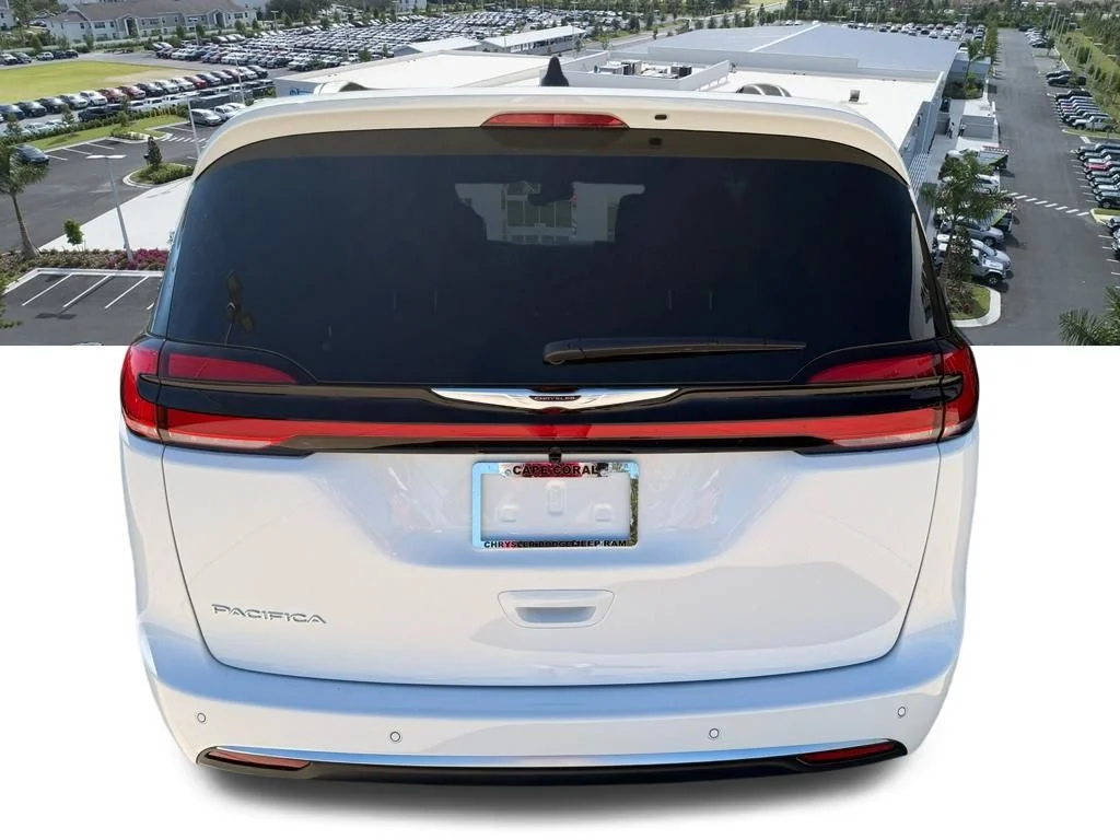 New 2026 Bright White Clear-Coat Exterior Paint Chrysler Pinnacle image 6