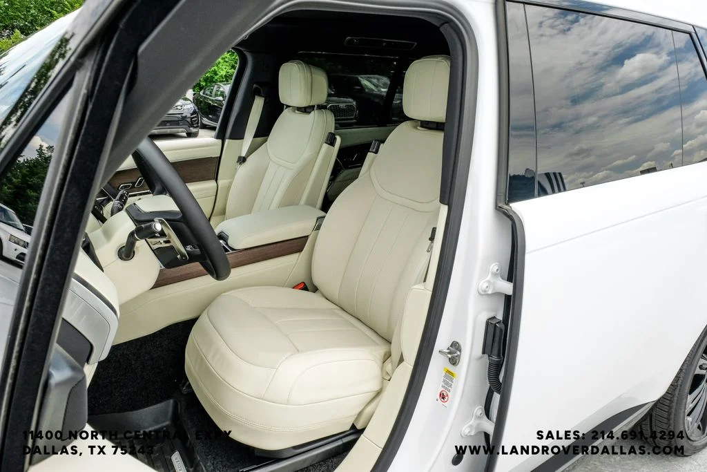New 2026 Fuji White Land Rover SE image 39