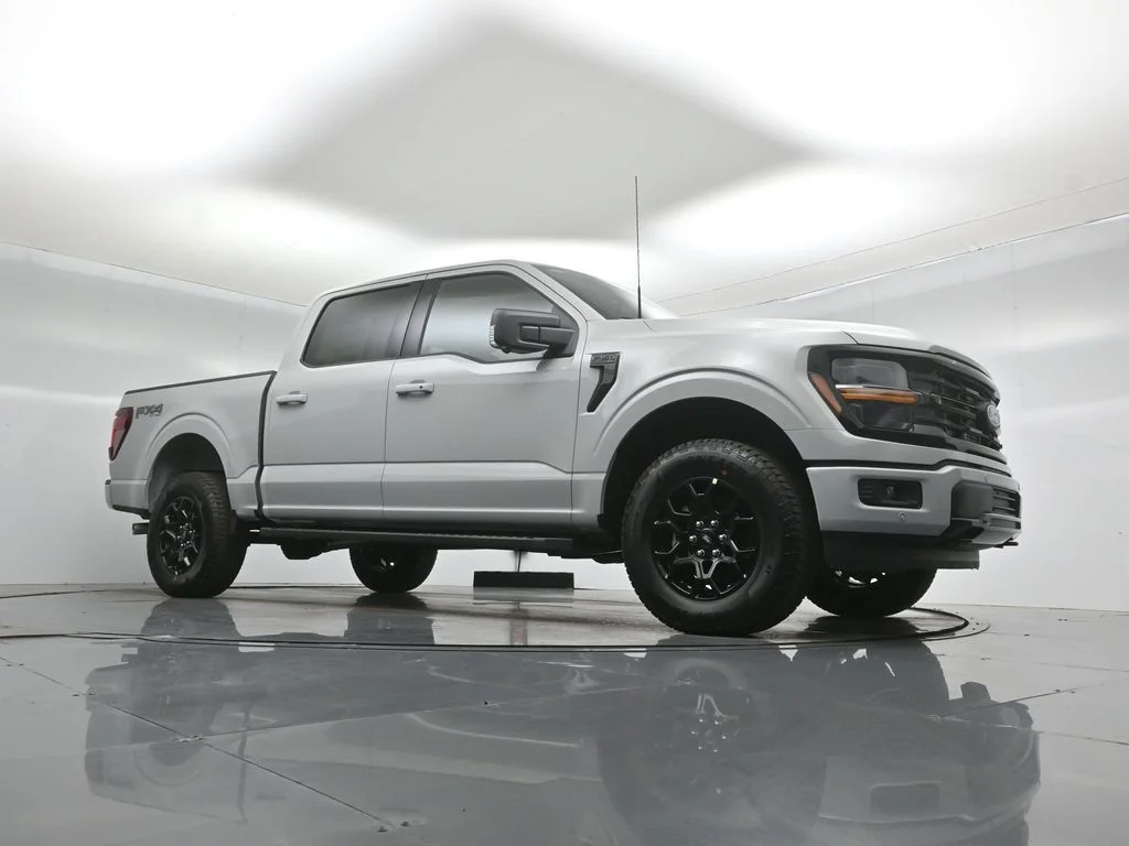 New 2026 Avalanche Ford XLT image 3