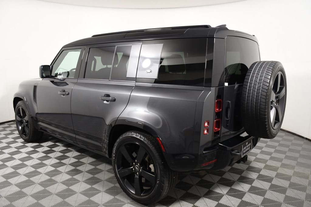 Used 2023 Carpathian Gray Premium Metallic Land Rover X-Dynamic SE image 3