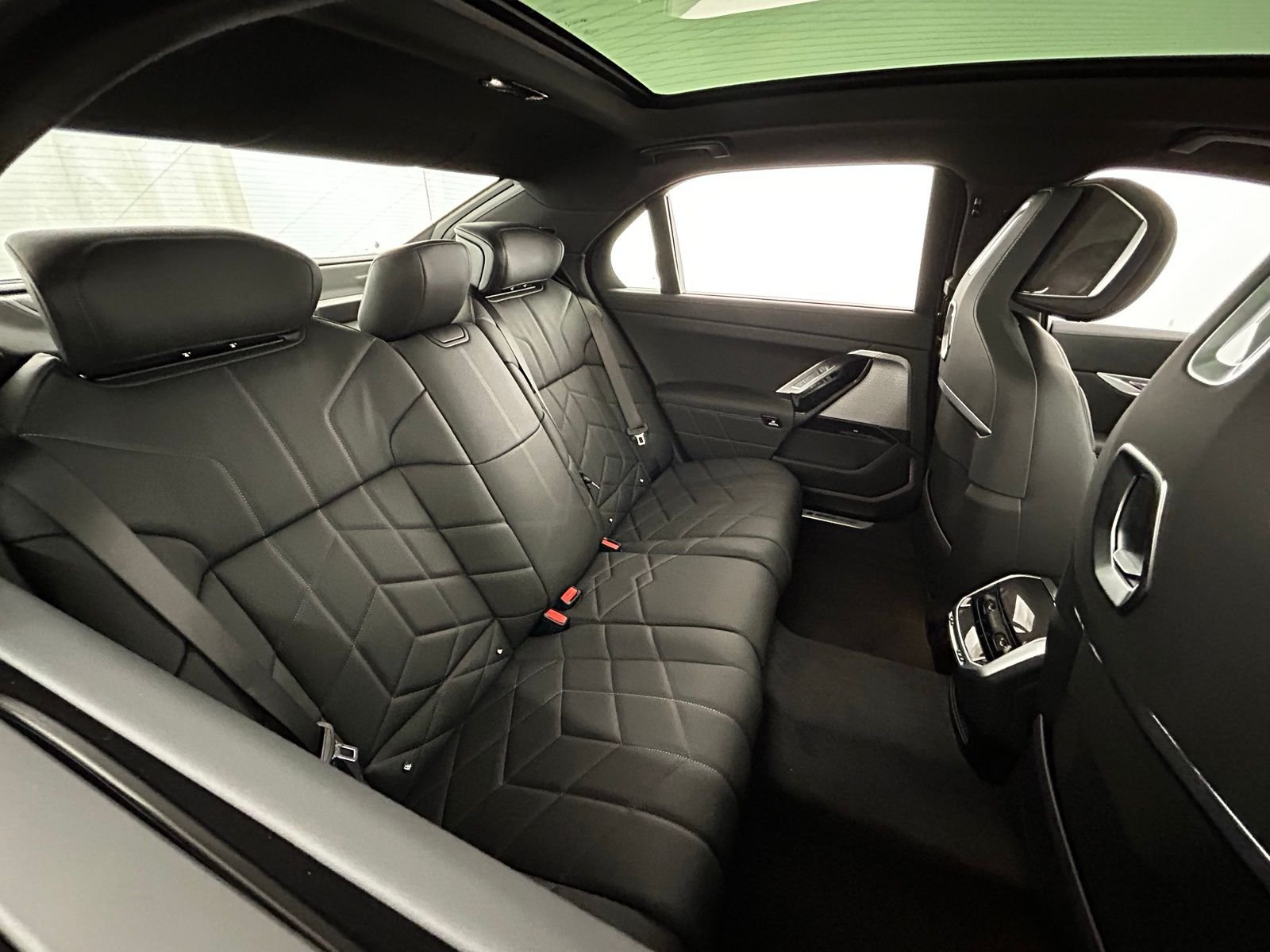 New 2026 Black Sapphire Metallic BMW xDrive60 image 71