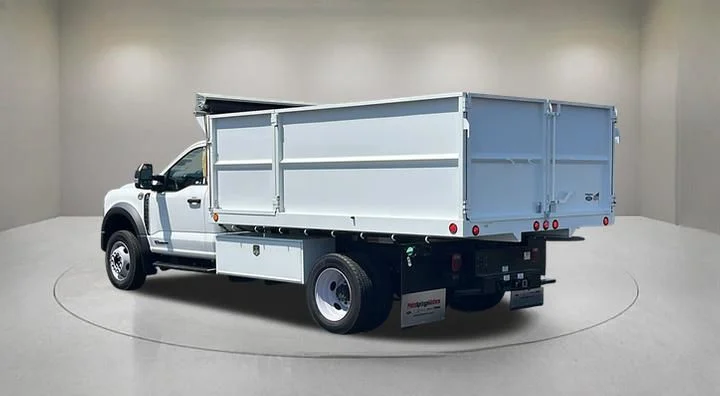 New 2024 Oxford White Ford F-450® XL image 4