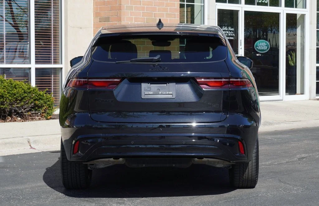 Used 2023  Jaguar P250 S image 4