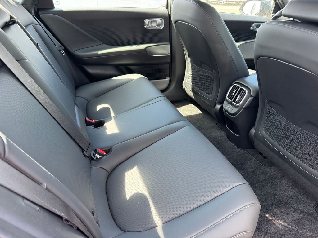 Used 2023 Green Hyundai Limited image 16