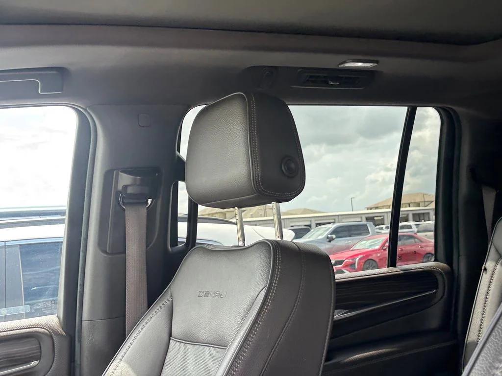 Used 2022 Green GMC Denali image 11