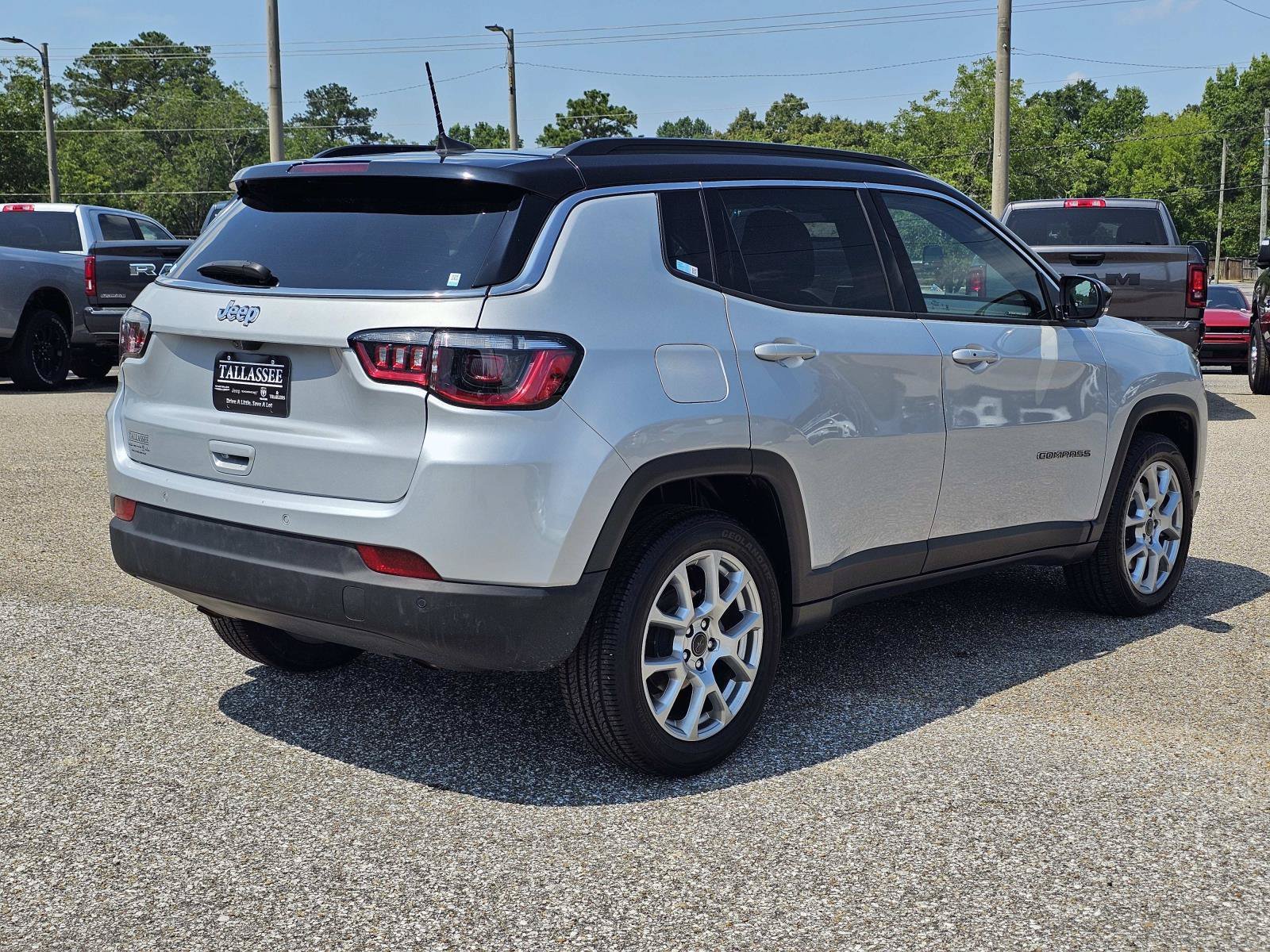 2025 Jeep Compass Limited - Photo 8