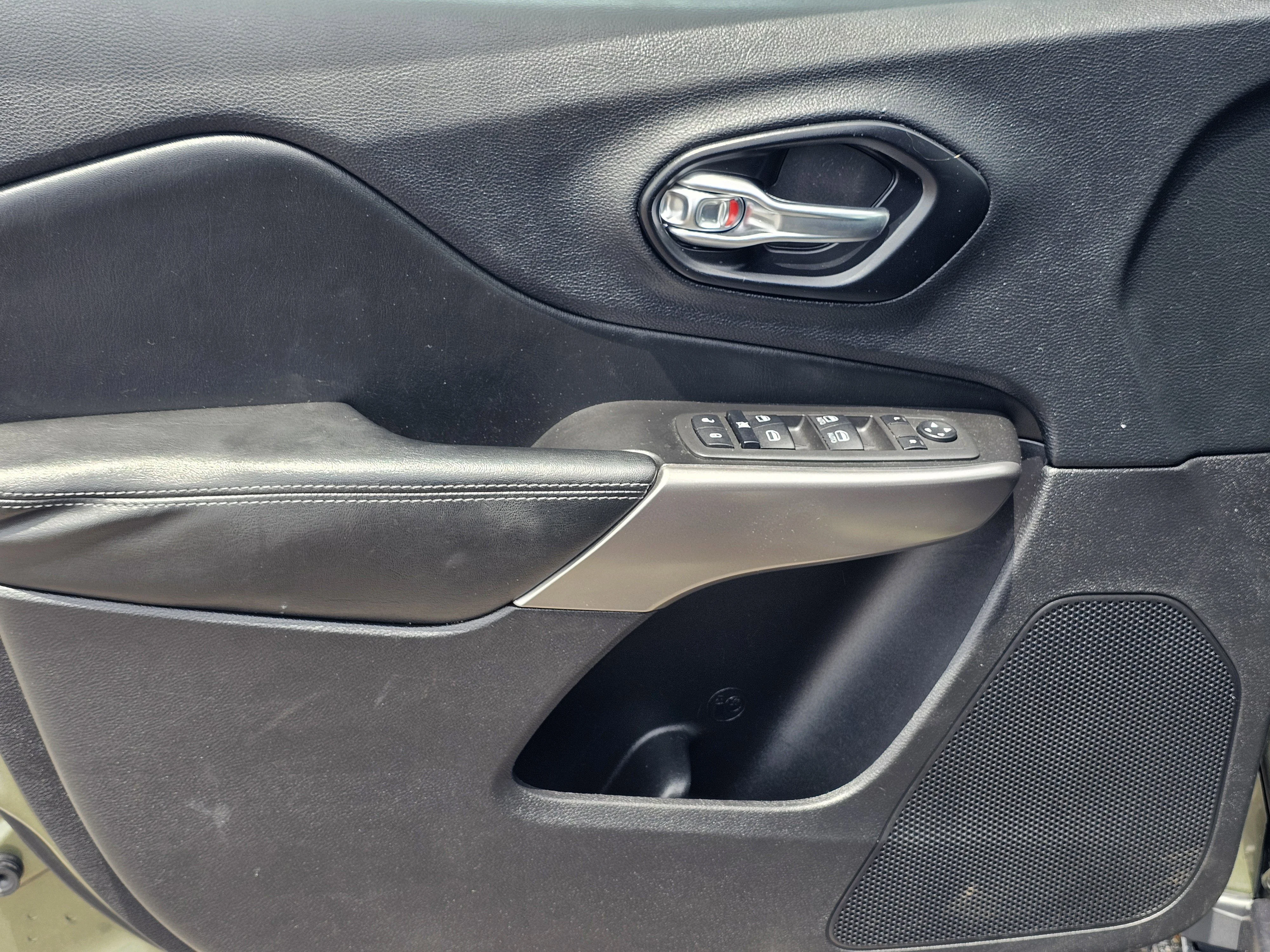 2021 Jeep Cherokee Latitude - Photo 15