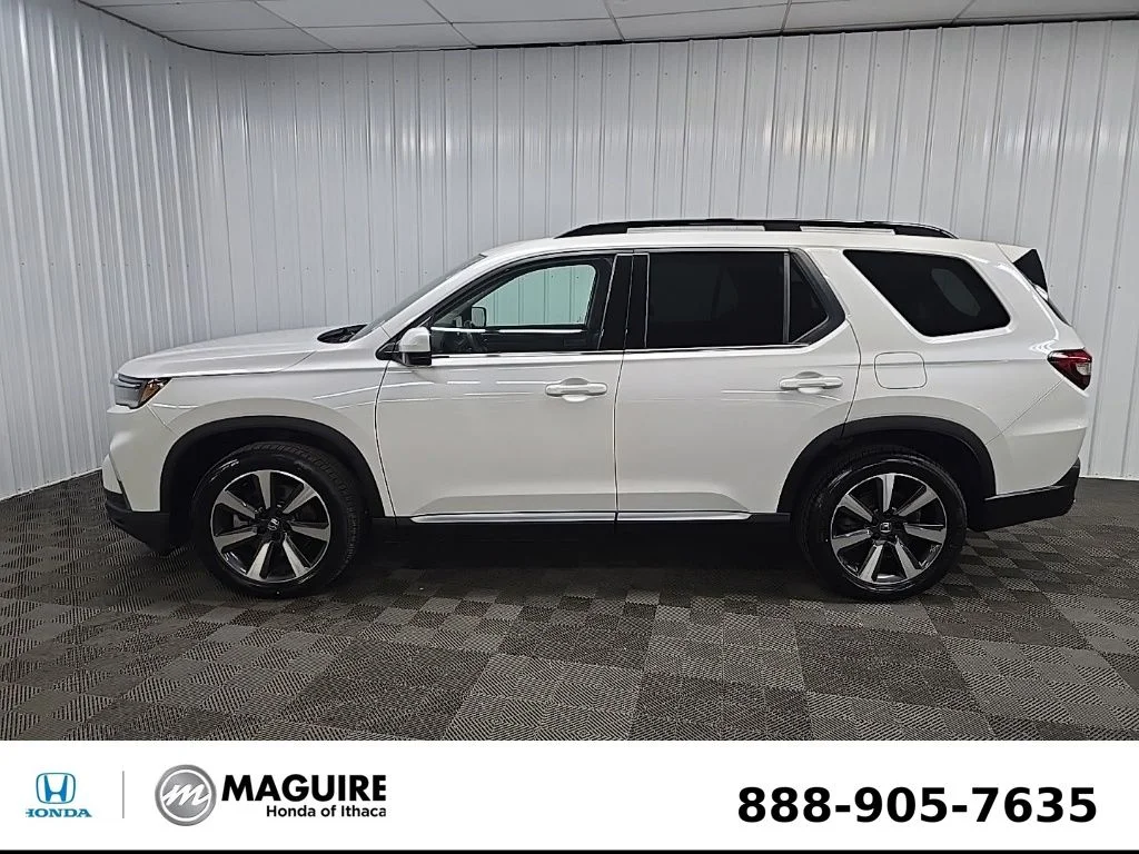 Used 2025 Platinum White Pearl Honda Touring image 5