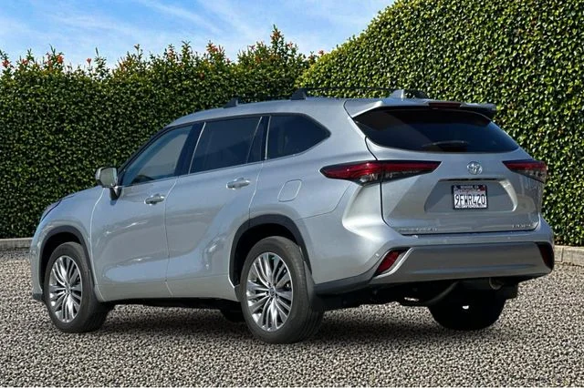 Used 2023 Silver Toyota Platinum image 6