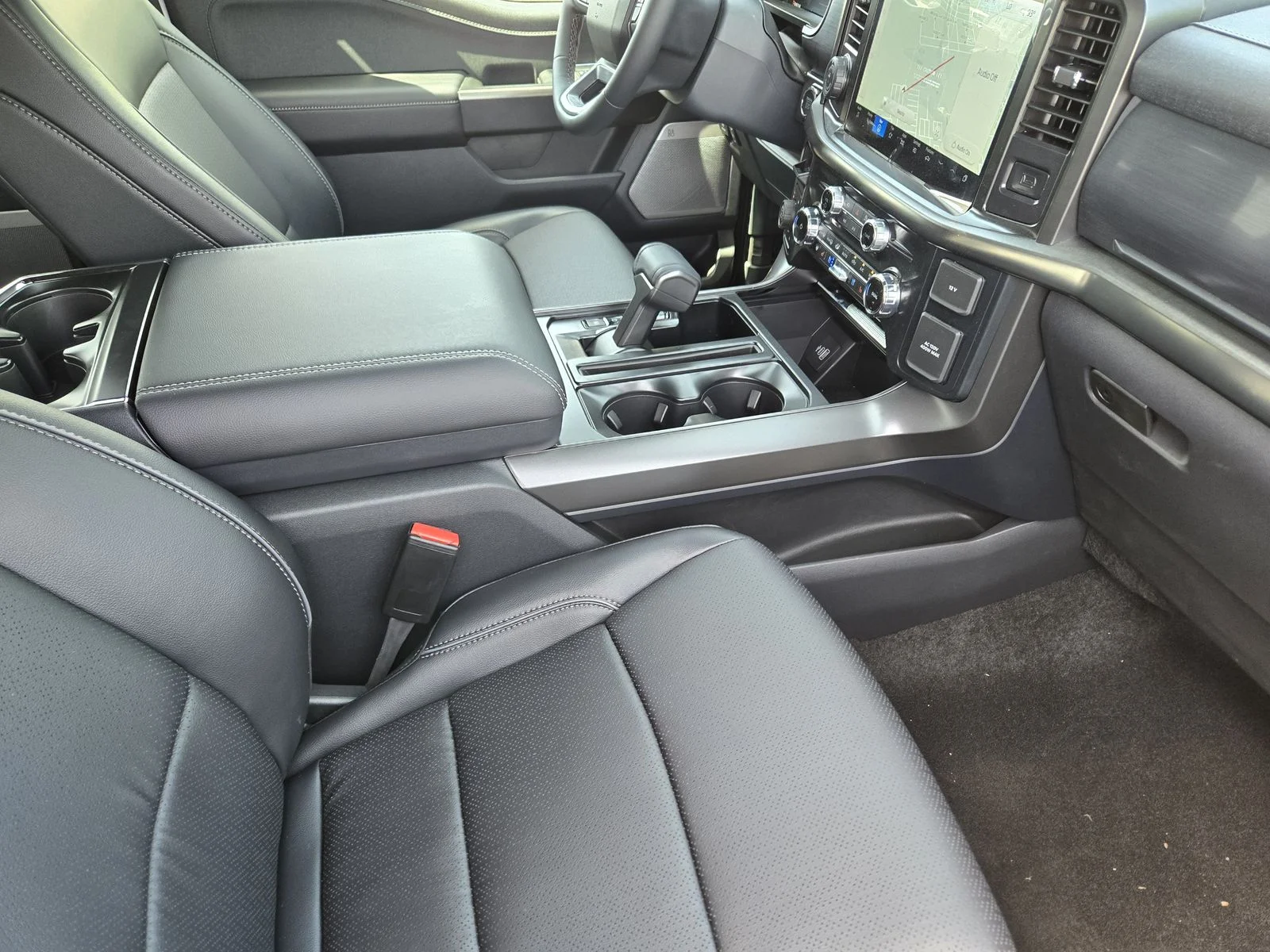 New 2026 Star White Metallic Tri-Coat Ford Lariat® image 9