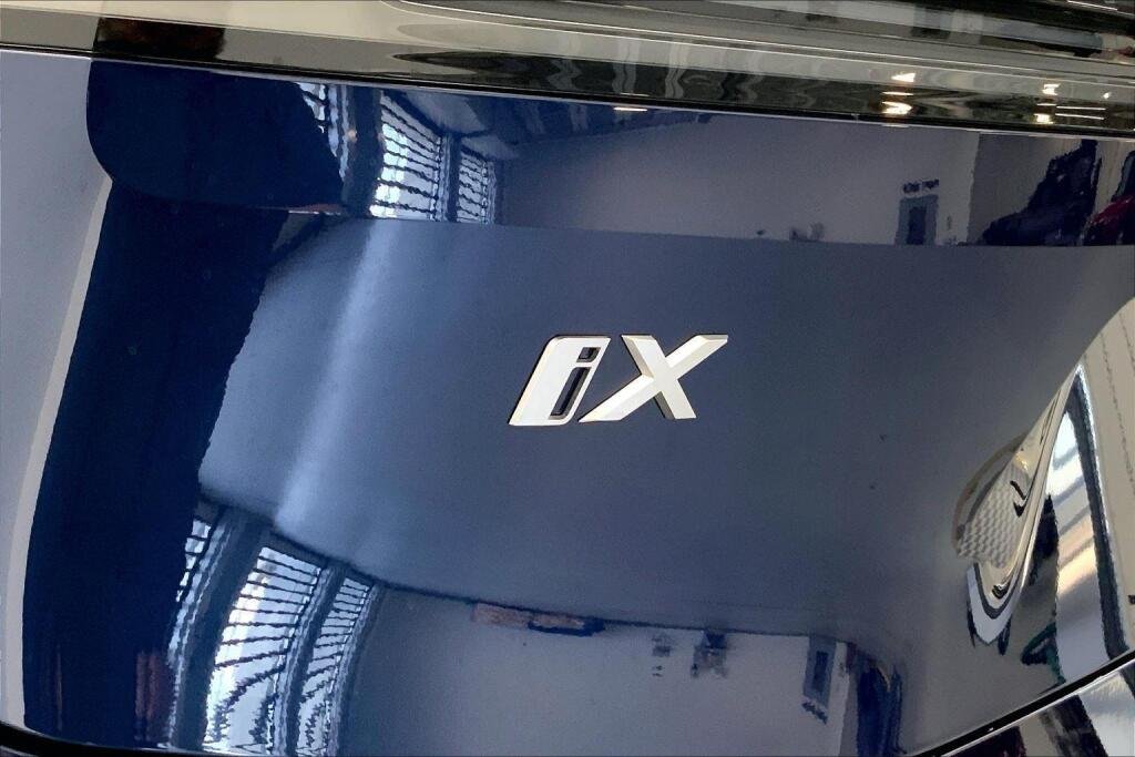 New 2026 Tanzanite Blue II Metallic BMW xDrive60 image 7