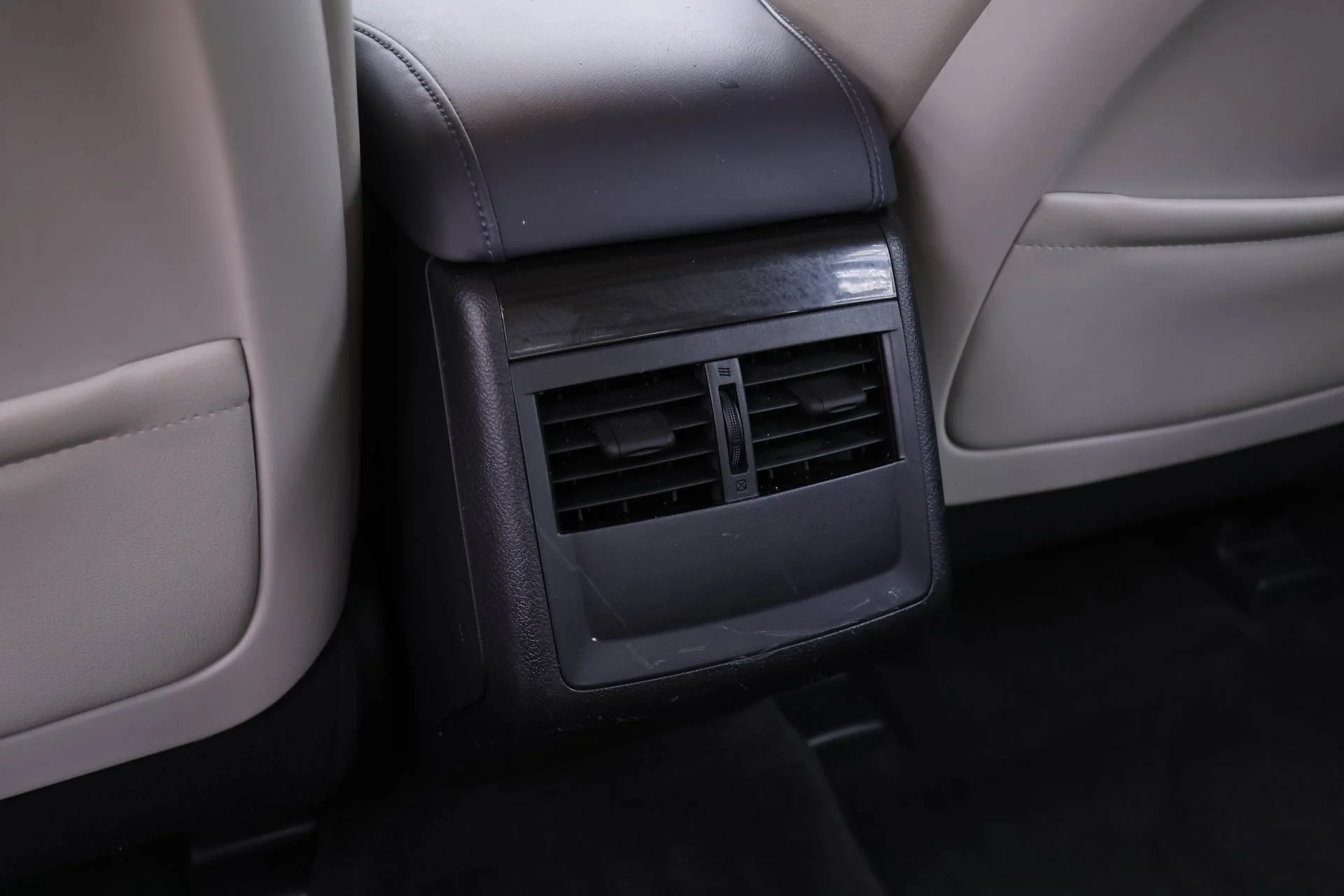 Used 2014 Classic Silver Metallic Toyota XLE image 12