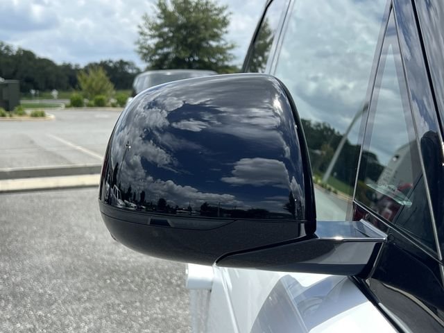 New 2026 Fuji White Land Rover Dynamic SE image 11