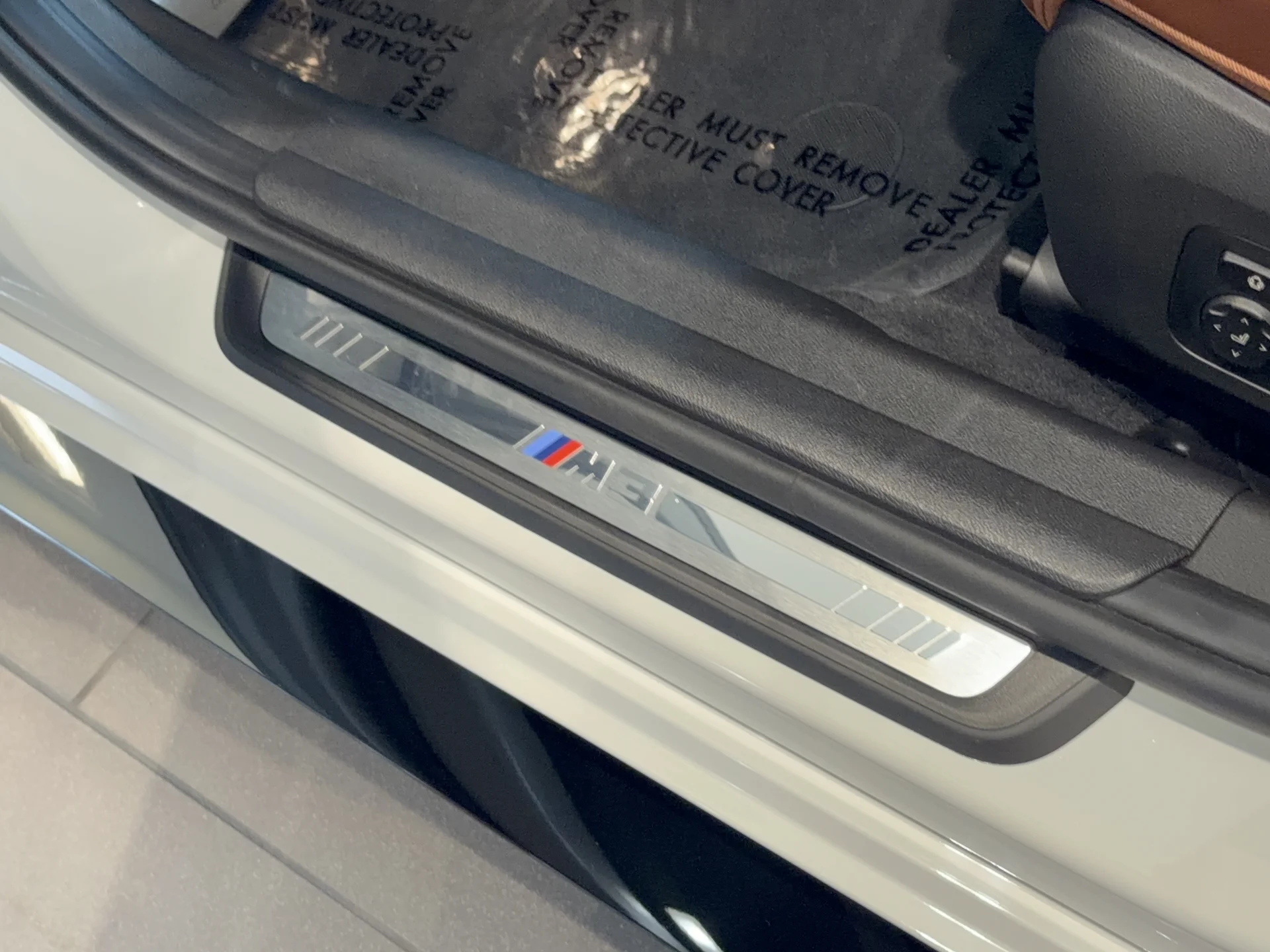 New 2027 Alpine White BMW Competition xDrive image 9