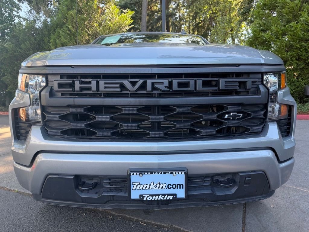 Used 2024 Gray Chevrolet Custom image 9