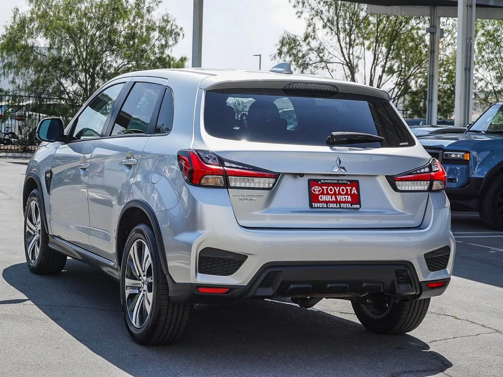 Used 2024 Silver Mitsubishi 2.0 ES image 4