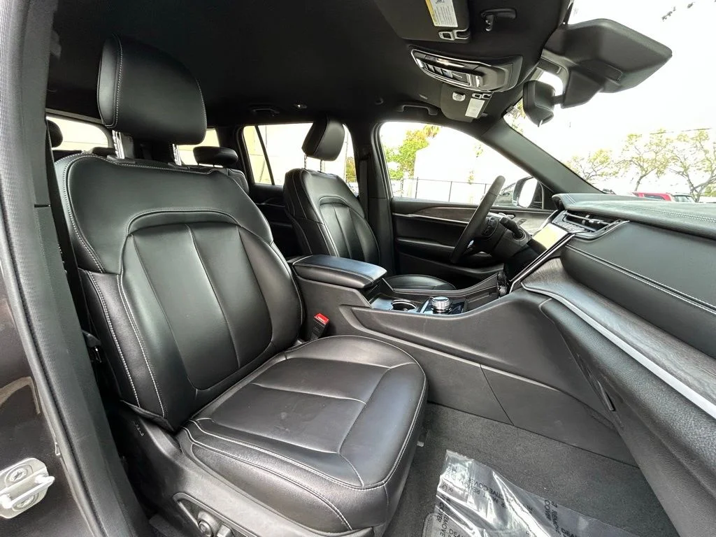 Used 2024 Gray Jeep Limited image 37