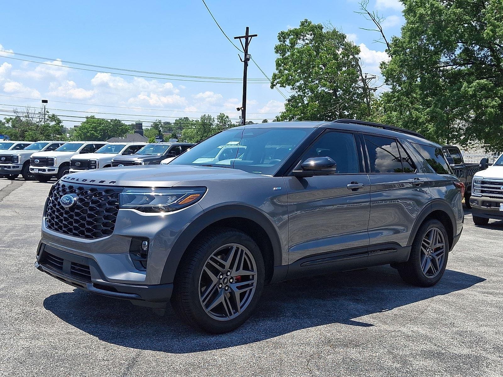 New 2026 Carbonized Gray Metallic Ford ST-Line image 2