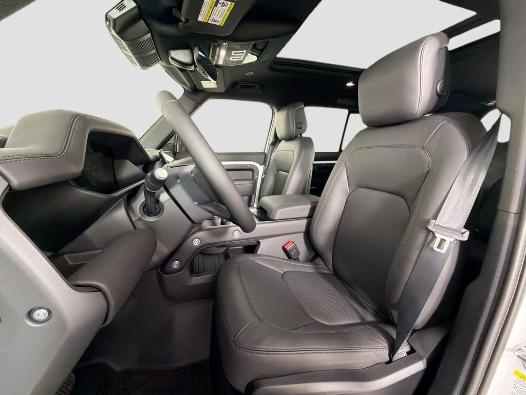 New 2026 Fuji White Land Rover X-Dynamic SE image 22