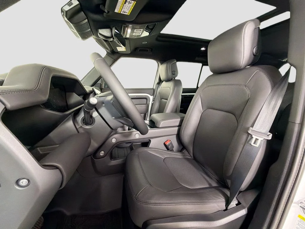 New 2026 Fuji White Land Rover X-Dynamic SE image 22