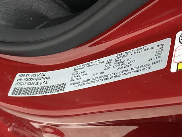 New 2026 Molten Red Pearl-Coat Exterior Paint RAM Big Horn/Lone Star image 45