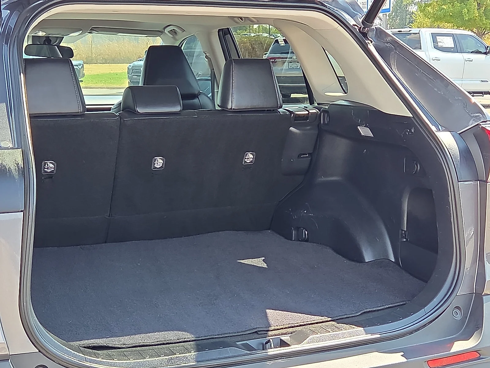 Used 2022 Magnetic Gray Metallic Toyota XLE Premium image 9