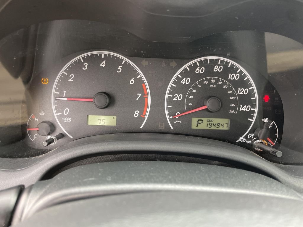 Used 2011 Gray Toyota LE image 22