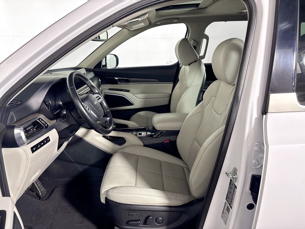 Used 2022 White Kia SX image 11