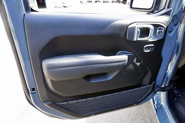 New 2026 Anvil Clear-Coat Exterior Paint Jeep Sport S image 27