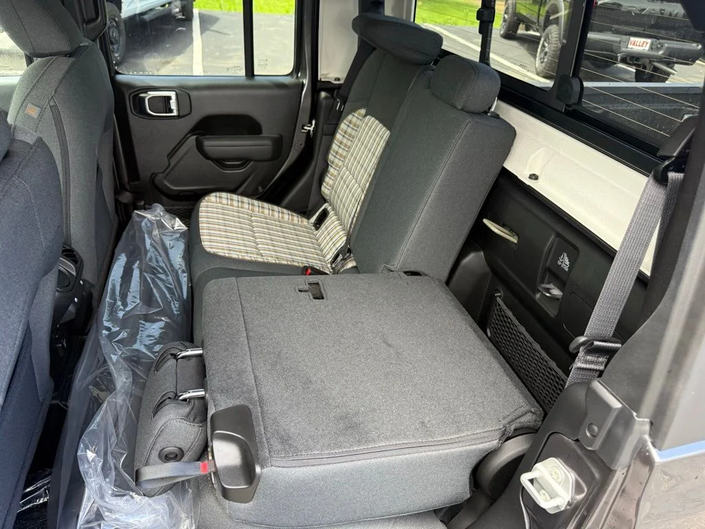New 2026 Granite Crystal Metallic Clear-Coat Exterior Paint Jeep 85th Anniversary Edition image 32