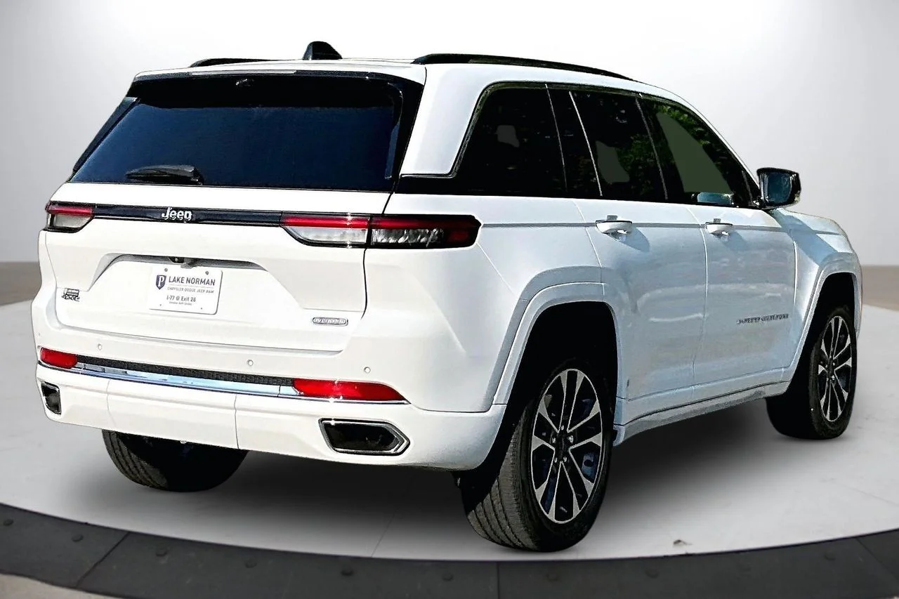 Used 2023 White Jeep Overland 4xe image 9