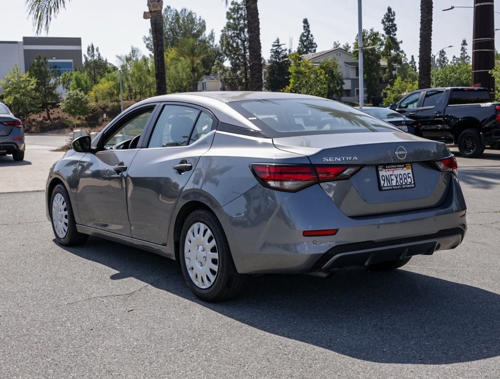 Used 2024 Gray Nissan S image 5