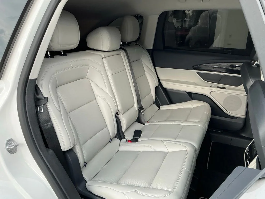 Used 2026 White Lincoln Premiere image 24