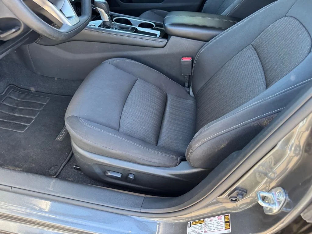 Used 2023 Gray Nissan 2.5 SV image 6