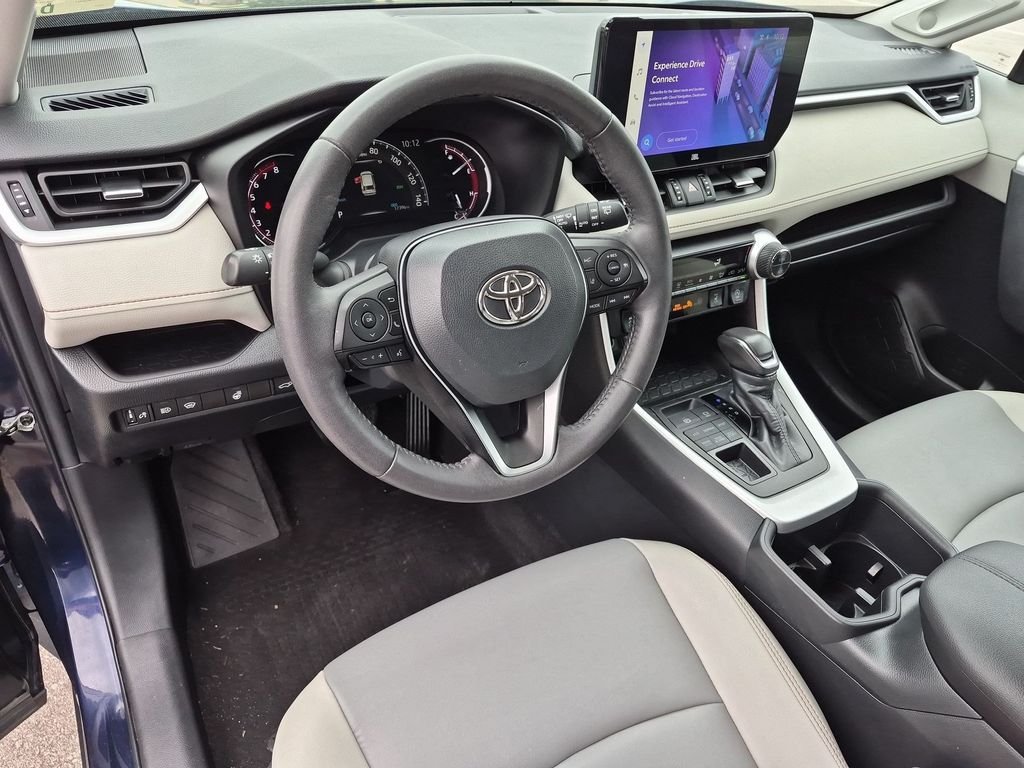 Used 2023  Toyota XLE Premium image 11