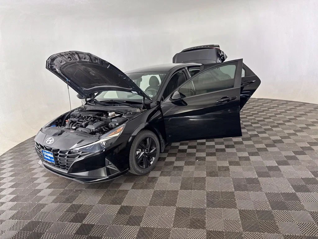 Used 2022 Black Hyundai SEL image 11