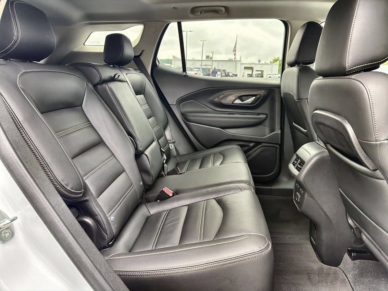 Used 2023 White Frost Tricoat GMC Denali image 22