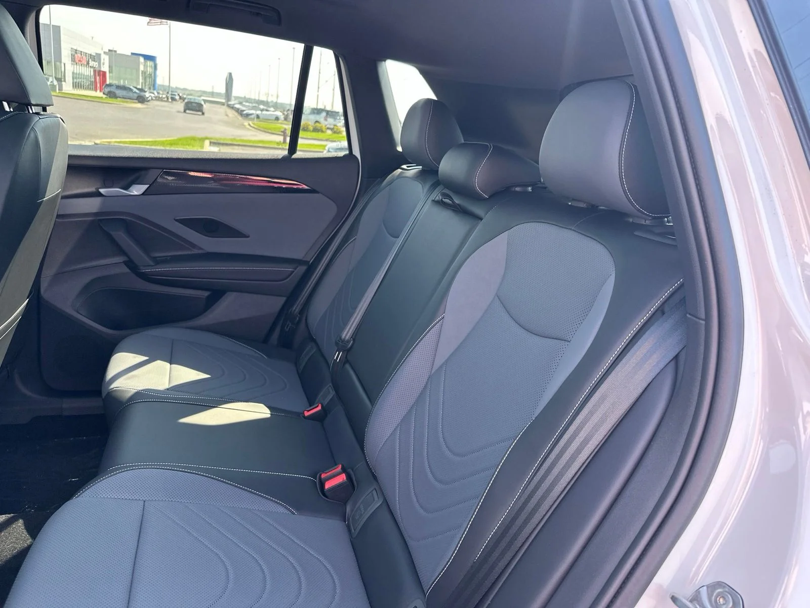 New 2026 White/off-white Volkswagen 2.0T SE R-Line Black image 22