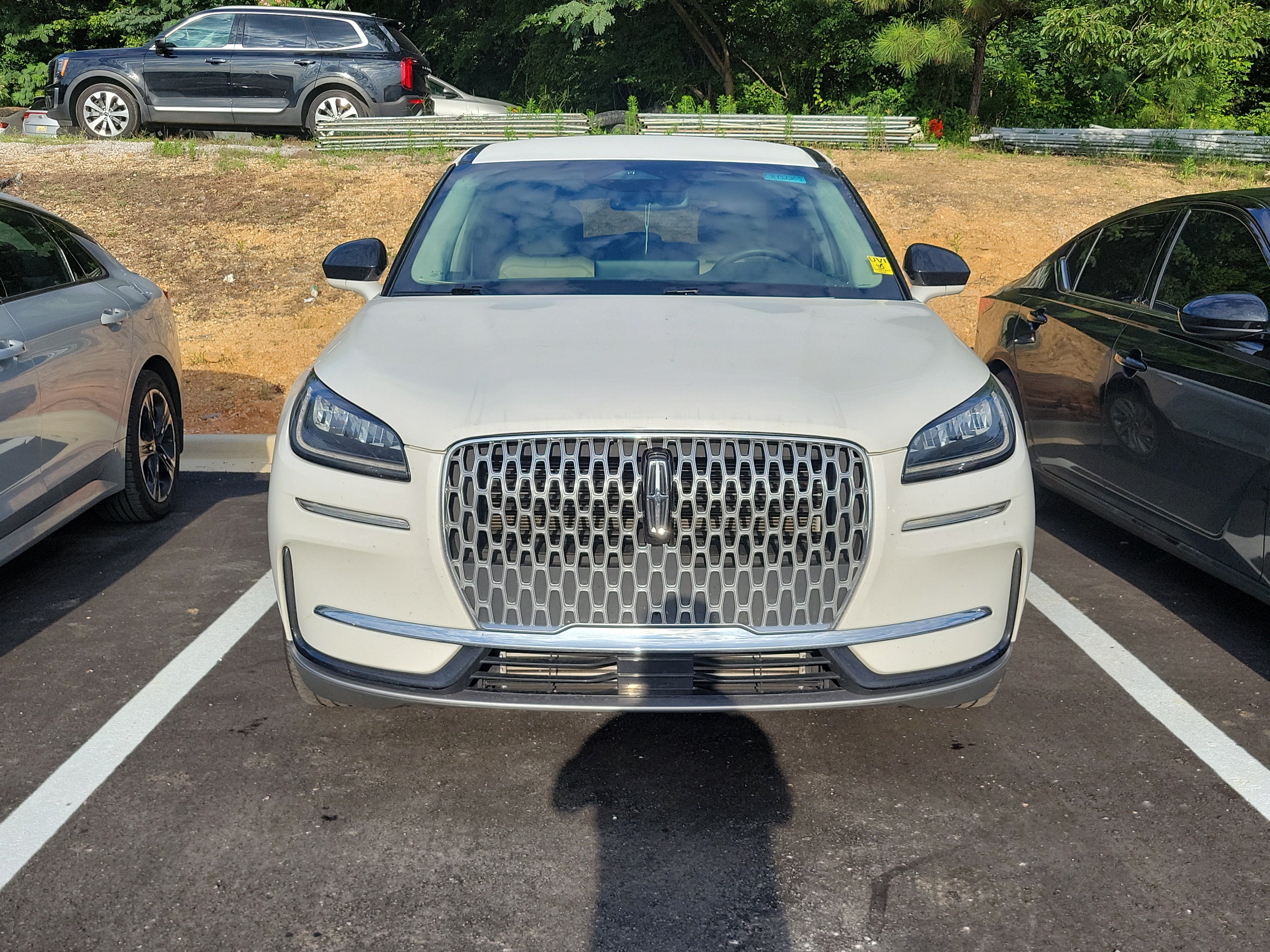 Used 2023 White Metallic Lincoln Standard image 2