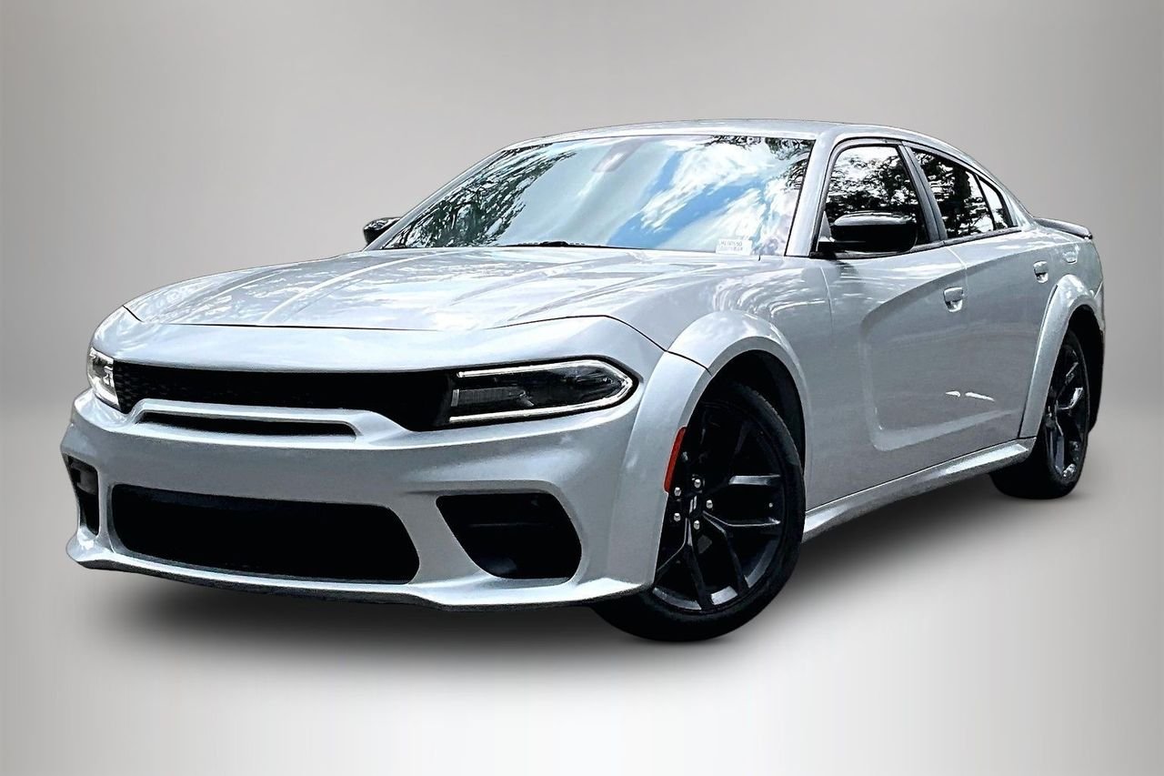 Used 2020 Silver Dodge SXT image 1