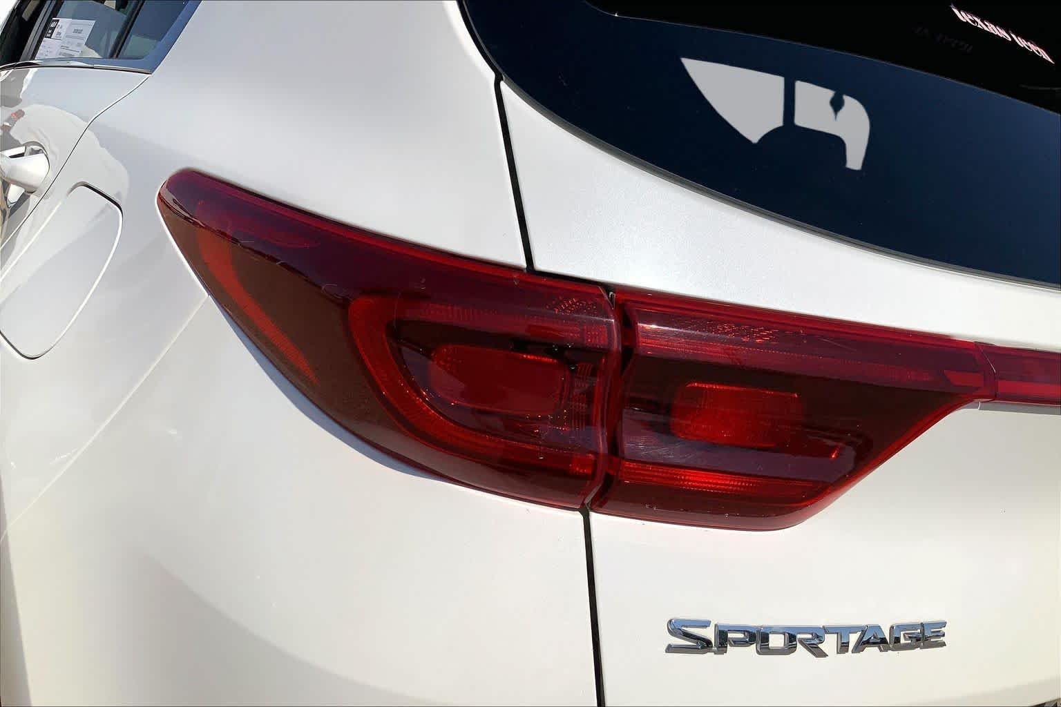 Used 2021 Snow White Pearl Kia LX image 31