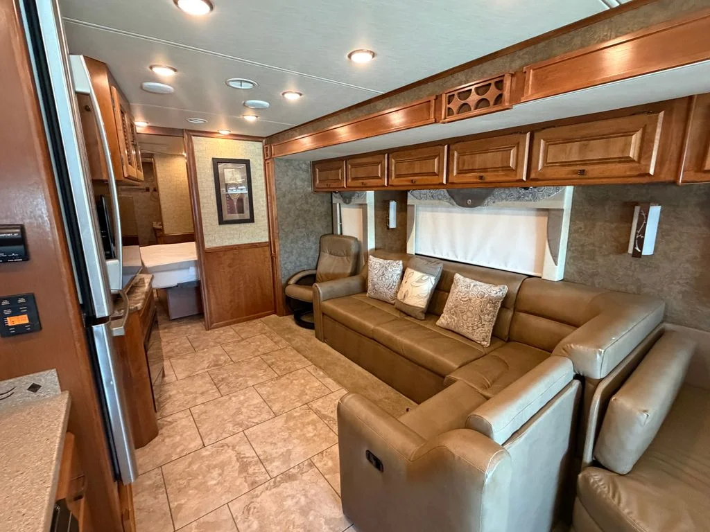 Used 2014  Tiffin  image 85