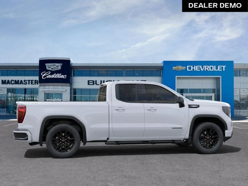Used 2025  GMC Elevation image 5