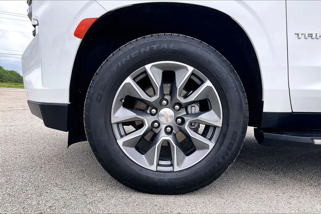 Used 2024 White Chevrolet LS image 35