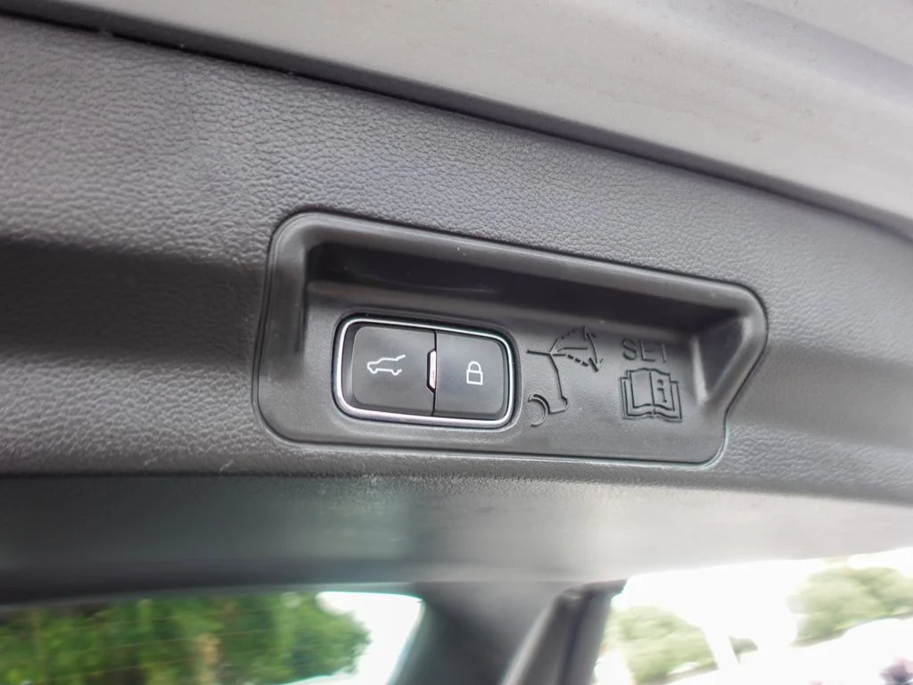 Used 2024 Silver Ford ST-Line image 27