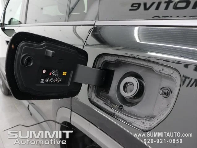 New 2026 Diamond Black Crystal Pearl-Coat Exterior Paint Jeep Limited image 32